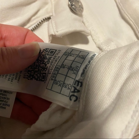 Women’s white Guess Jeans - Picture 3 of 3